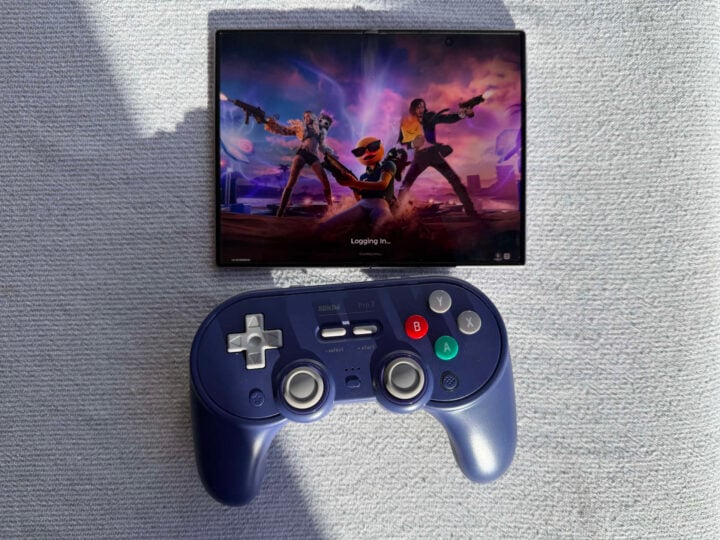 Samsung Galaxy Z Fold 8 Fortnite with 8BitDo controller