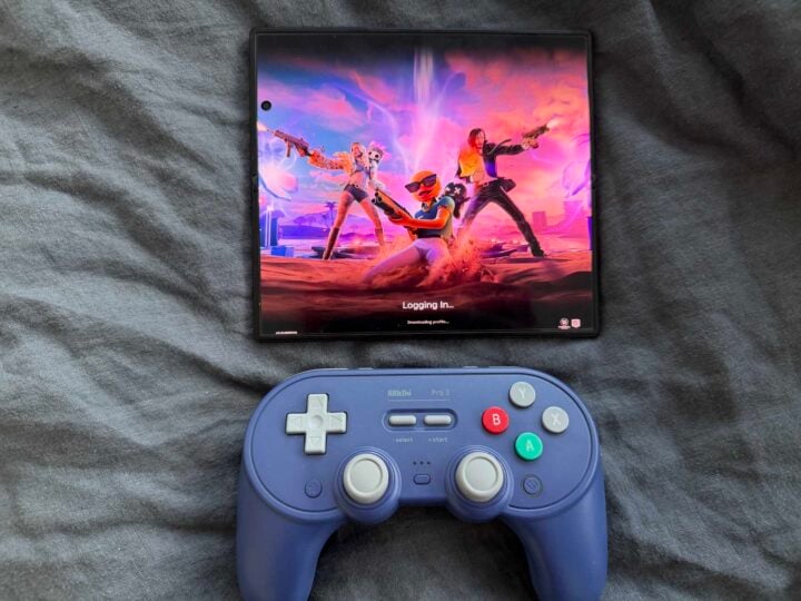 Samsung Galaxy Z Fold 8 Ultra Fortnite with 8BitDo controller