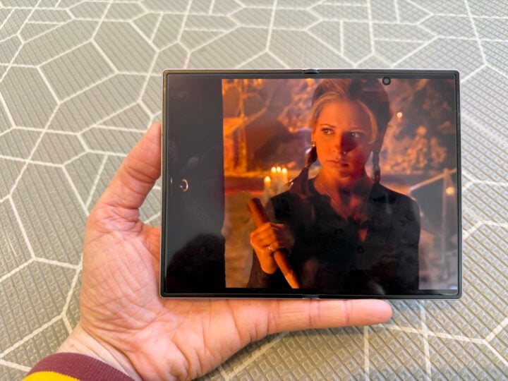 Samsung Galaxy Z Fold 8 internal screen Buffy