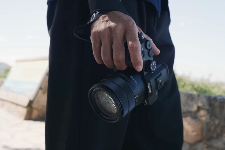 Sony debuts RX10 V, its first new all-in-one camera in years