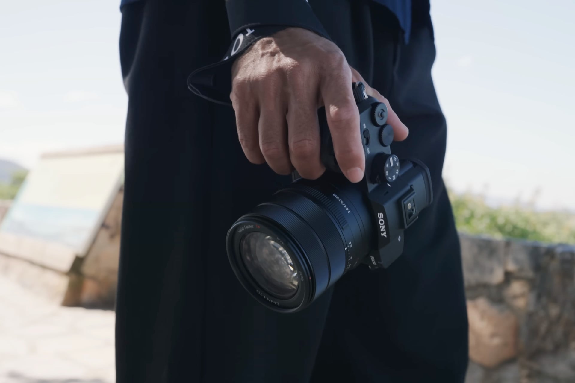 Sony debuts RX10 V, its first new all-in-one camera in years