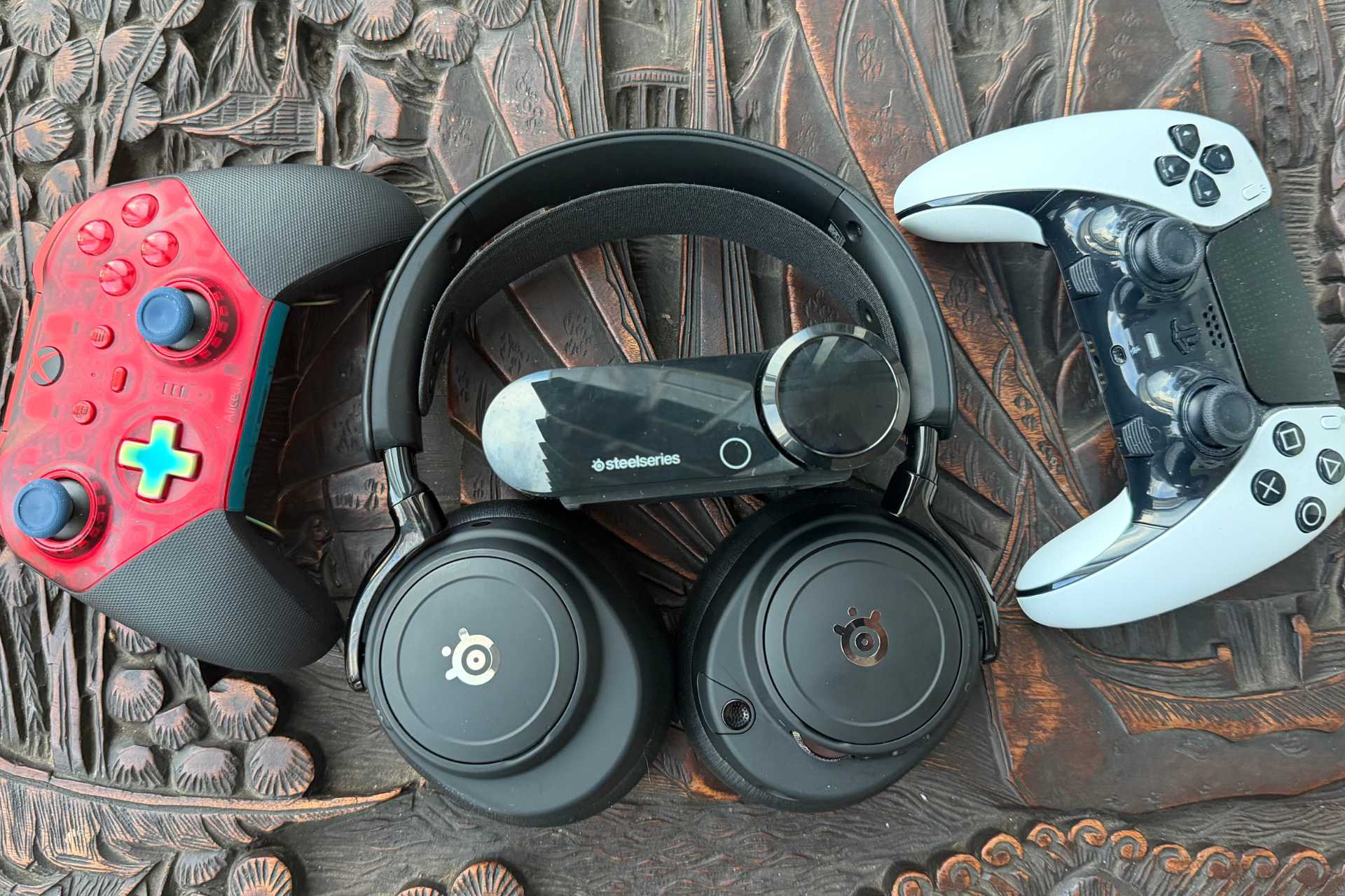 SteelSeries Arctis Nova Elite review: Excellent headset, poor mic