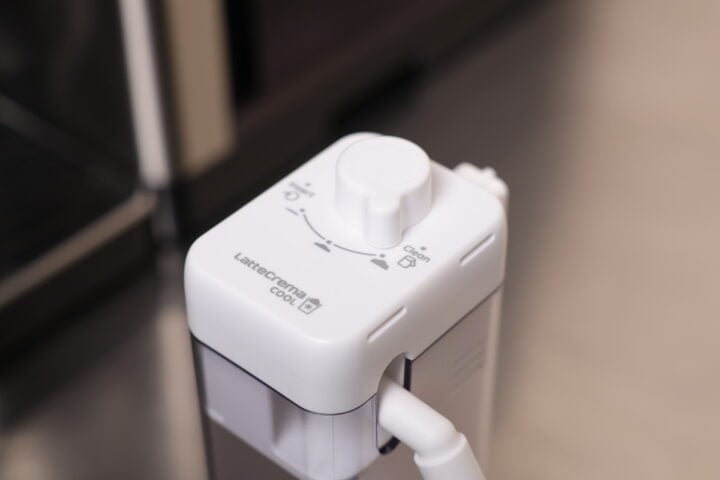 De'Longhi LatteCrema Cool dispenser. 