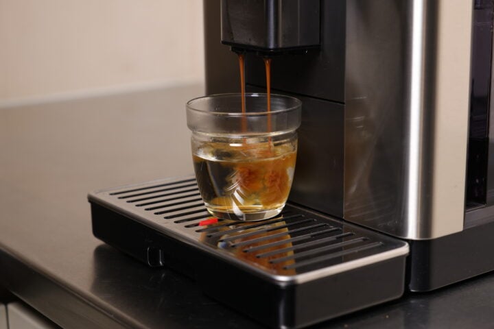 Long black starting to pour in  De'Longhi PrimaDonna ready tray
