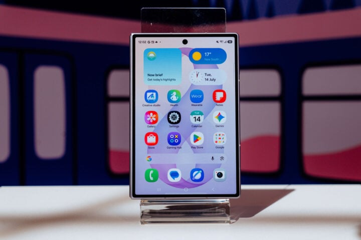 Samsung Galaxy Z Fold 8 front screen