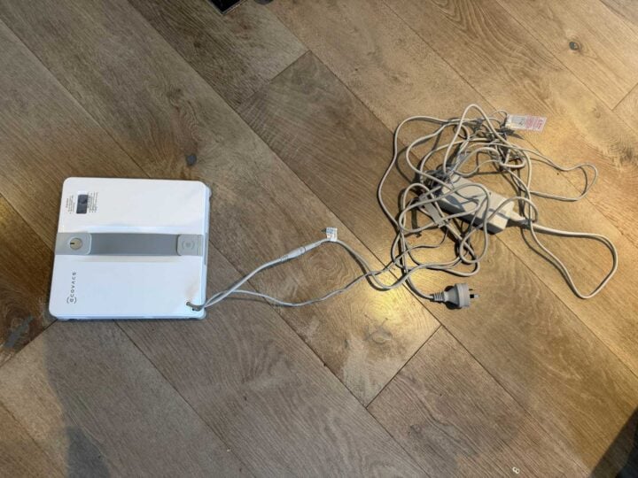 Ecovacs Winbot Neo Mini messy cables