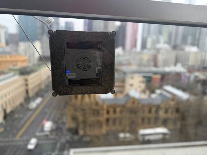 Ecovacs Winbot Neo Mini outdoor window cleaning