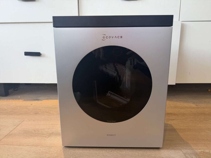 Ecovacs Winbot W3 Omni washing machine closed
