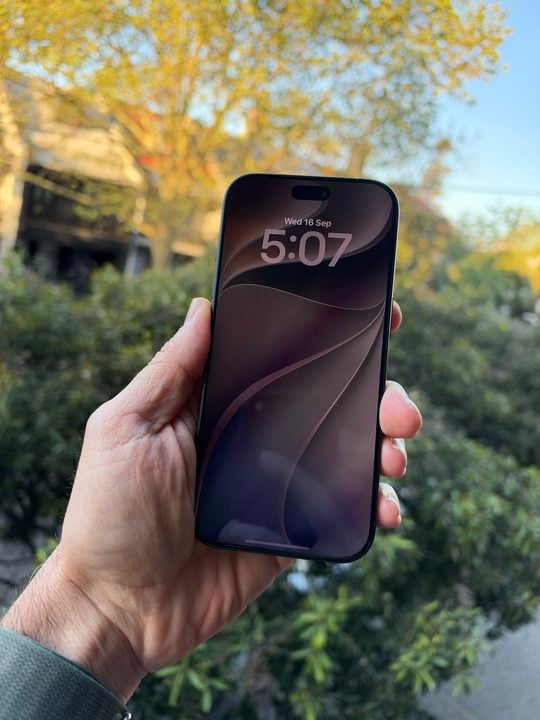 iPhone 18 Pro in black - front
