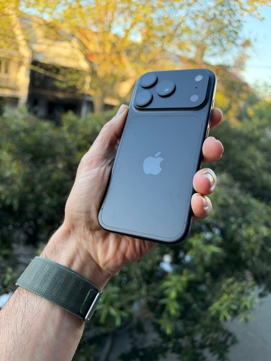 iPhone 18 Pro in black - back