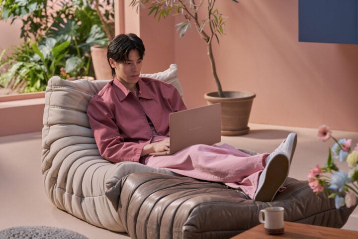 Man using Asus Zenbook 14 UX3480 Komodo Coral