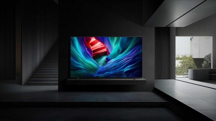 Samsung Micro RGB R95H in dark room