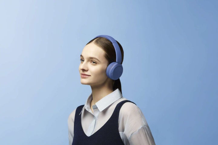 Woman wearing blue WH-CH530 headphones