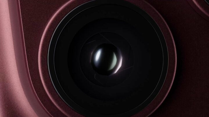 iPhone 18 Pro aperture blades close up