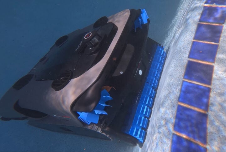 Mova Rover X10 underwater