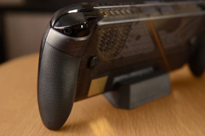 ROG Xbox Ally X20 side angle