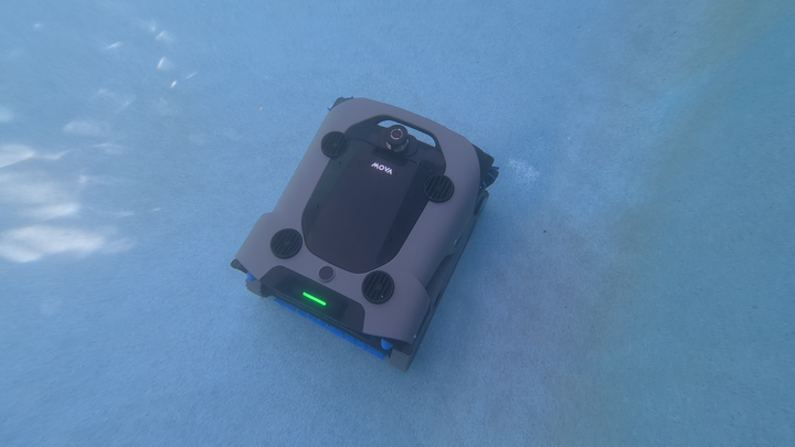 Pool cleaner from top